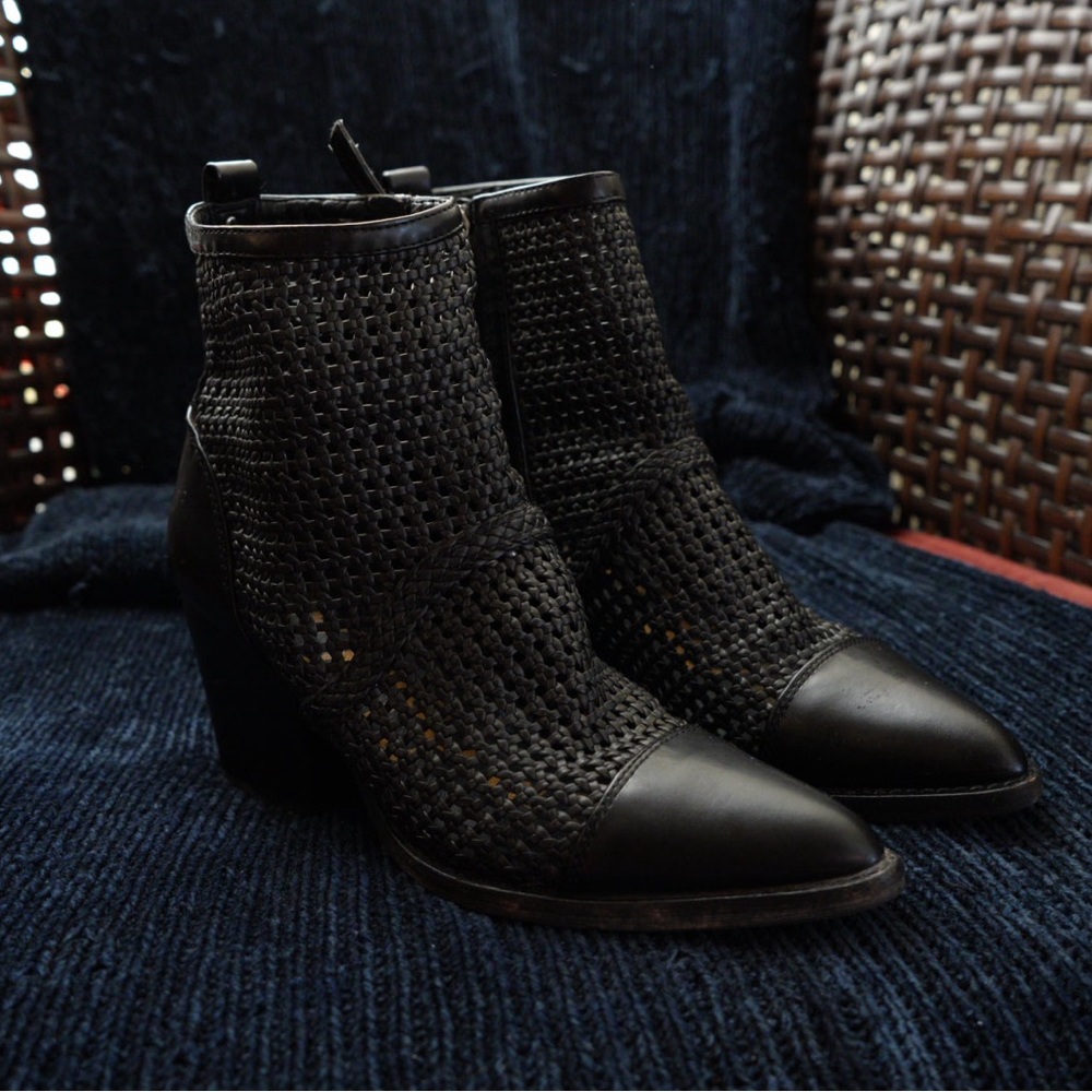 Sam Edelman Pointed toe bootie